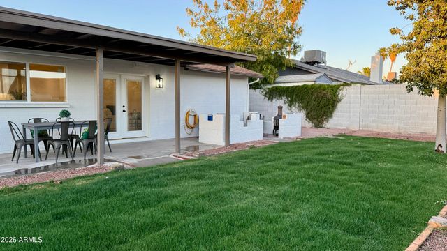 2807 W CHARLESTON Avenue, Phoenix, AZ 85053