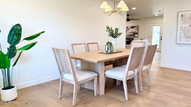 2807 W CHARLESTON Avenue, Phoenix, AZ 85053