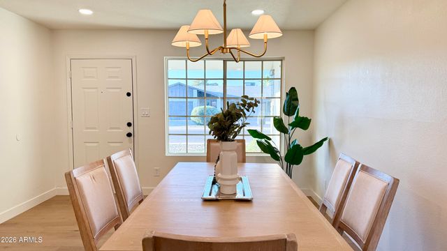 2807 W CHARLESTON Avenue, Phoenix, AZ 85053