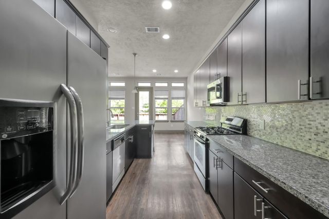 38 Aventura Place, Spring, TX 77389