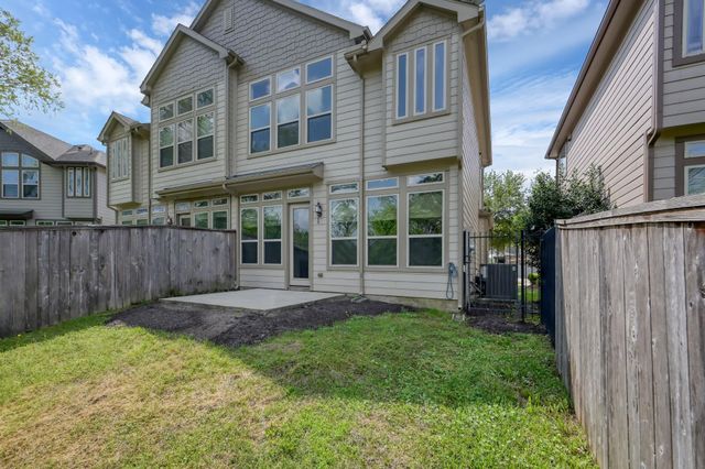 38 Aventura Place, Spring, TX 77389