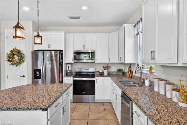 3721 E Hampton CIR, Alva, FL 33920