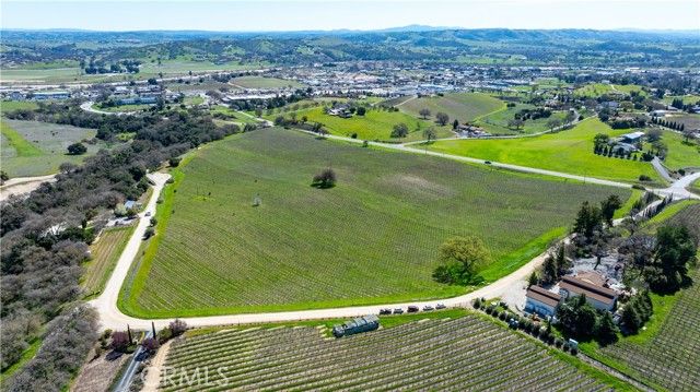 2023 Twelve Oaks Drive, Paso Robles, CA 93446