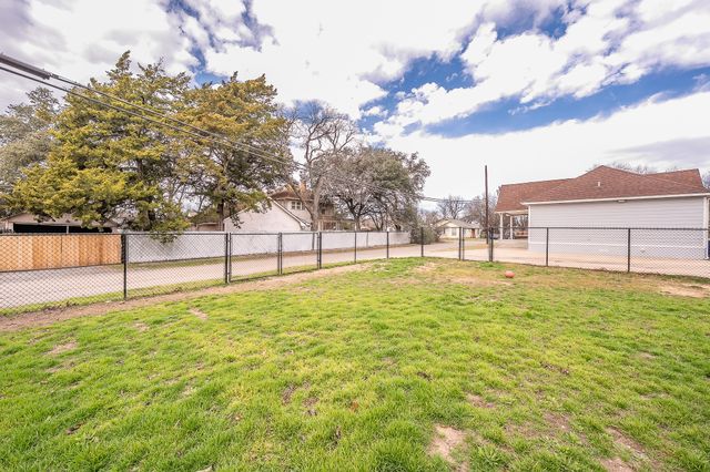 800 E Elm Street, Hillsboro, TX 76645