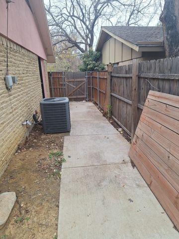 109 Ridgeway Circle, Lewisville, TX 75067