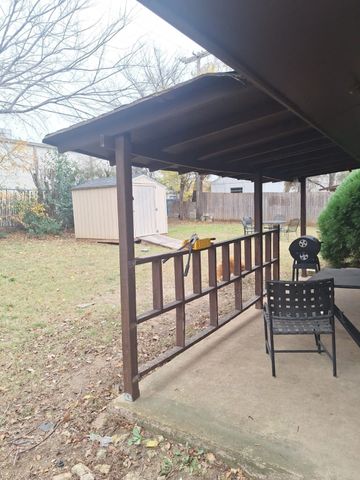 109 Ridgeway Circle, Lewisville, TX 75067