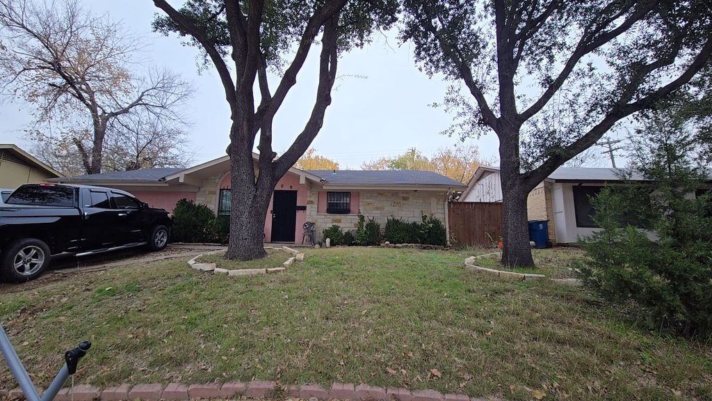 109 Ridgeway Circle, Lewisville, TX 75067