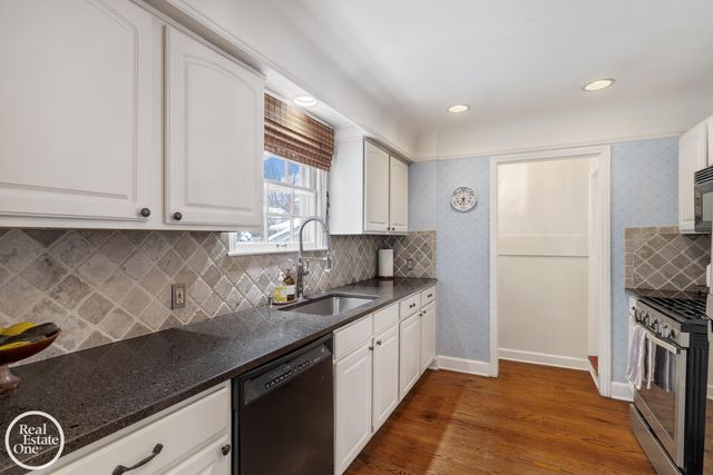 781 Loraine Street, Grosse Pointe, MI 48230