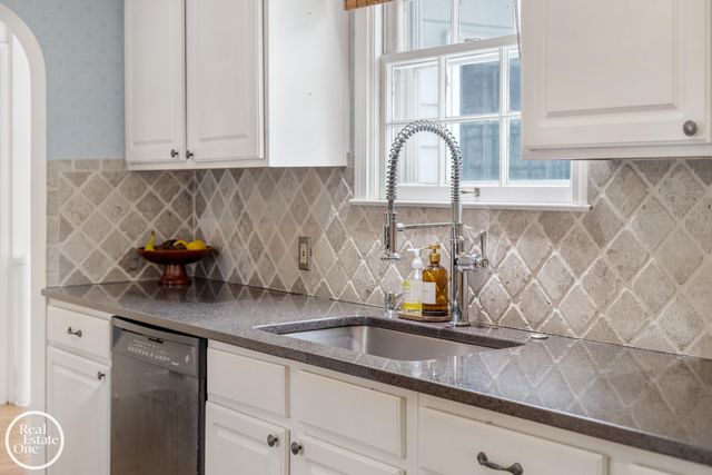 781 Loraine Street, Grosse Pointe, MI 48230