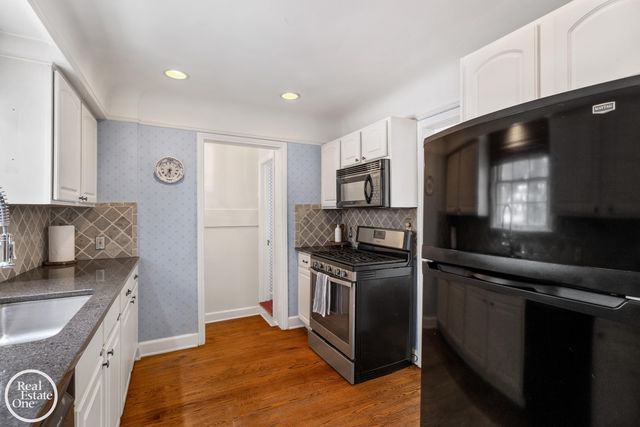 781 Loraine Street, Grosse Pointe, MI 48230