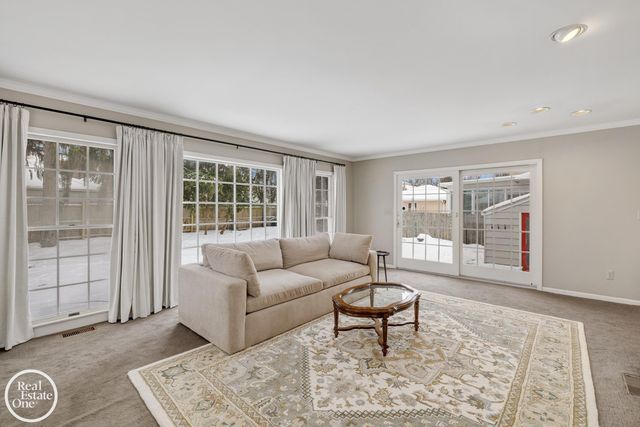 781 Loraine Street, Grosse Pointe, MI 48230