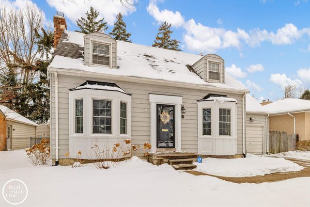 781 Loraine Street, Grosse Pointe, MI 48230