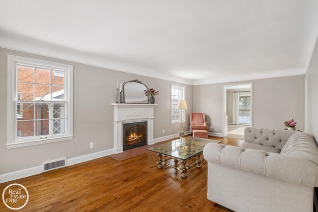 781 Loraine Street, Grosse Pointe, MI 48230