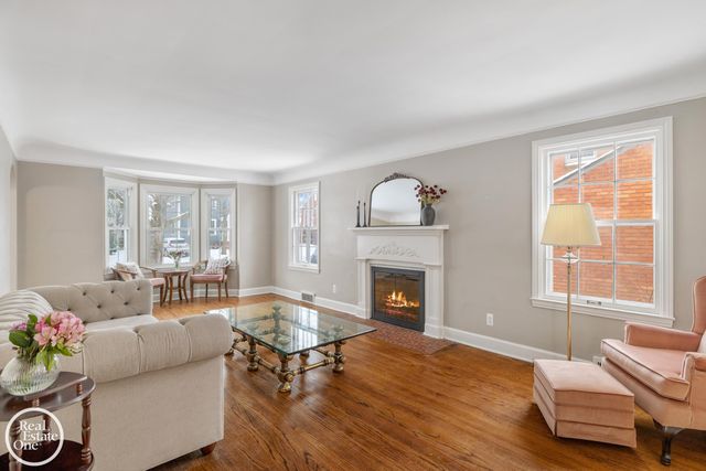 781 Loraine Street, Grosse Pointe, MI 48230