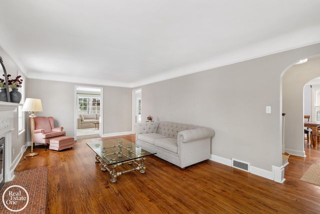 781 Loraine Street, Grosse Pointe, MI 48230