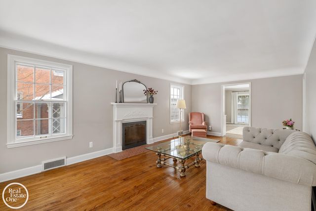 781 Loraine Street, Grosse Pointe, MI 48230