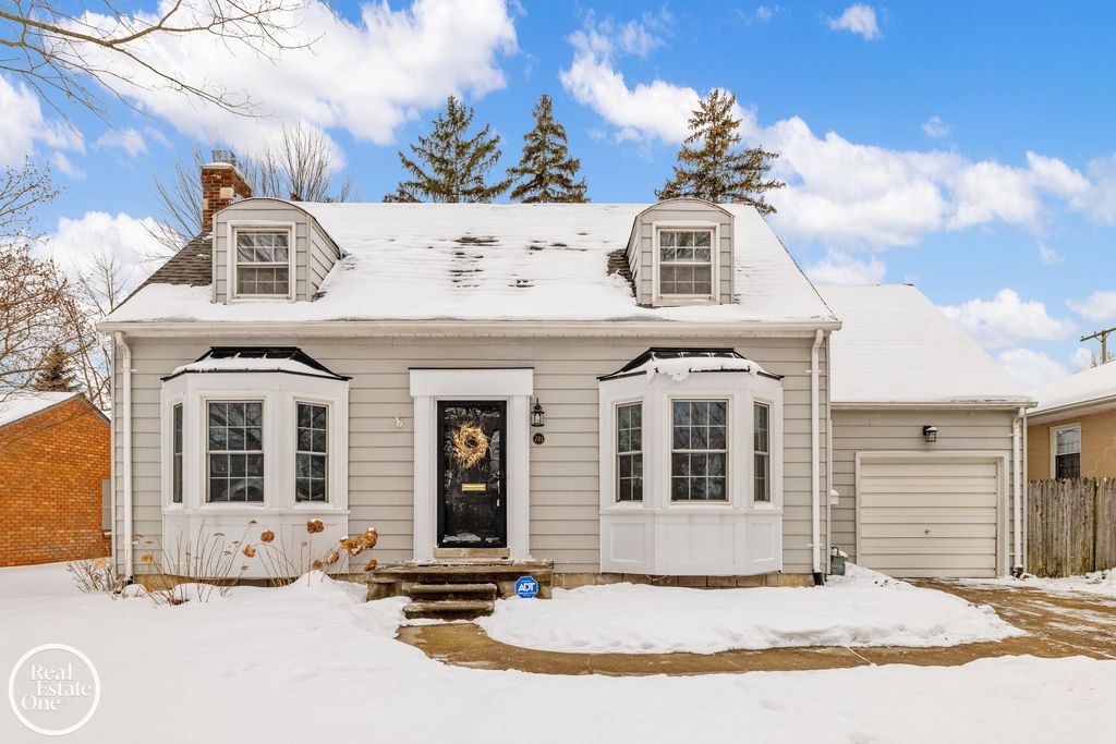 781 Loraine Street, Grosse Pointe, MI 48230