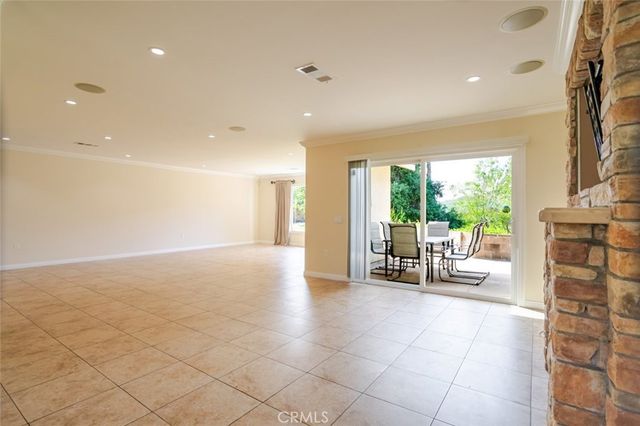 6300 La Reina Drive, Tujunga, CA 91042