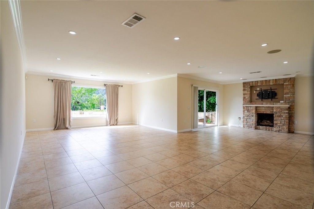 6300 La Reina Drive, Tujunga, CA 91042