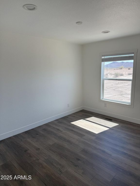 Image 12 of property listing at 40325 W HARRISON Street, Tonopah, AZ 85354