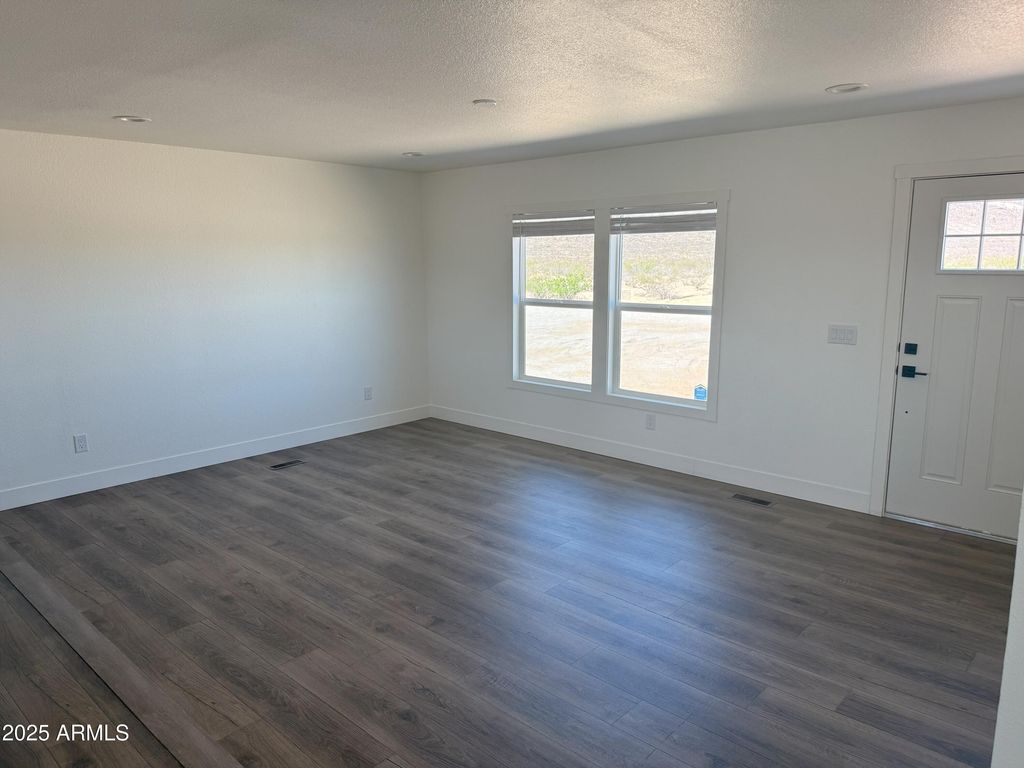 Image 13 of property listing at 40325 W HARRISON Street, Tonopah, AZ 85354