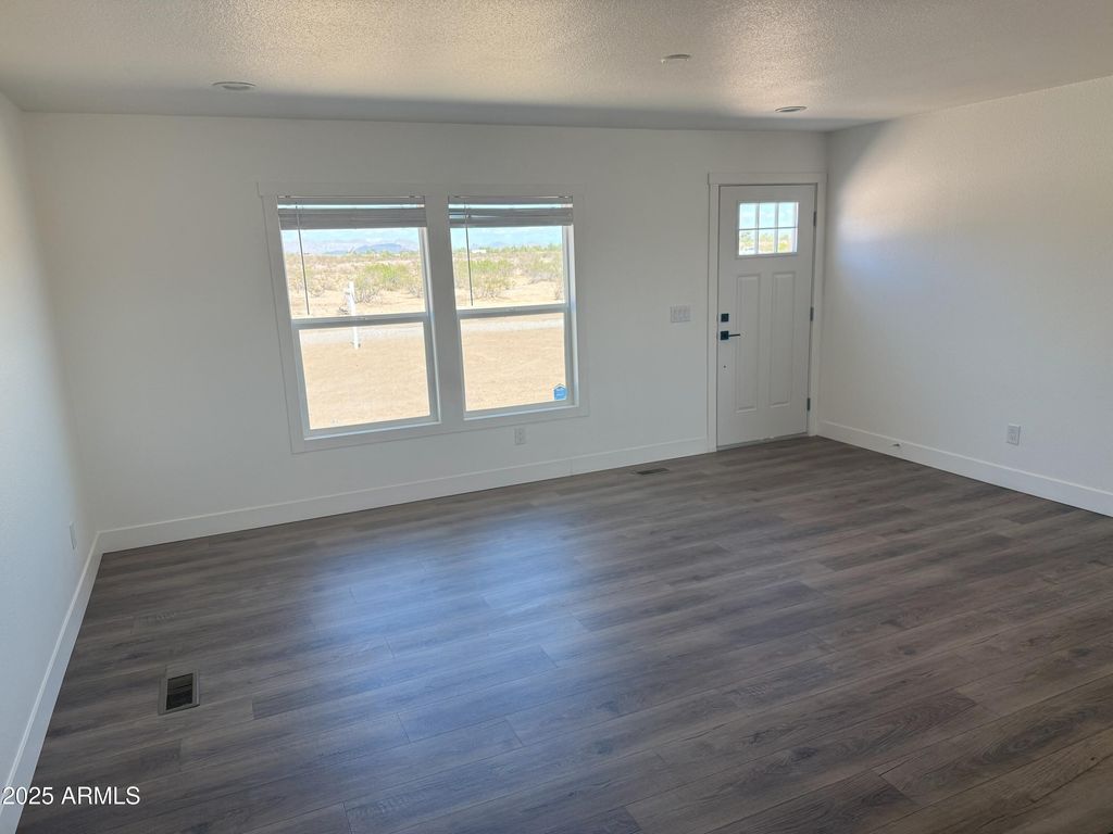 Image 14 of property listing at 40325 W HARRISON Street, Tonopah, AZ 85354