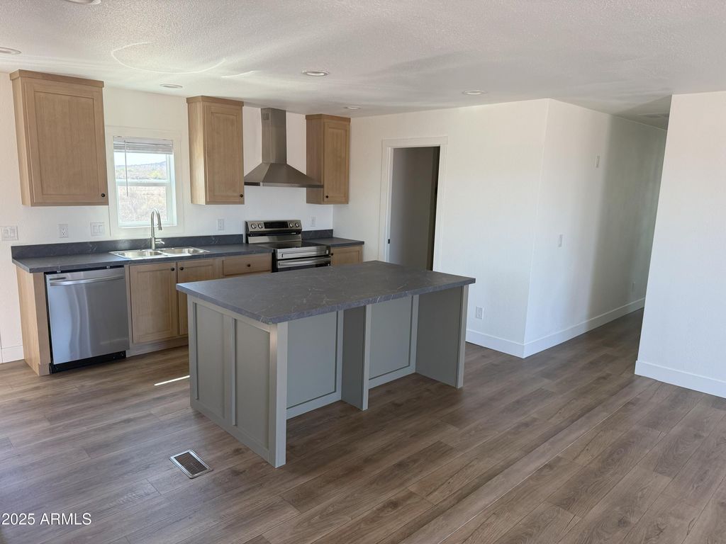 Image 2 of property listing at 40325 W HARRISON Street, Tonopah, AZ 85354