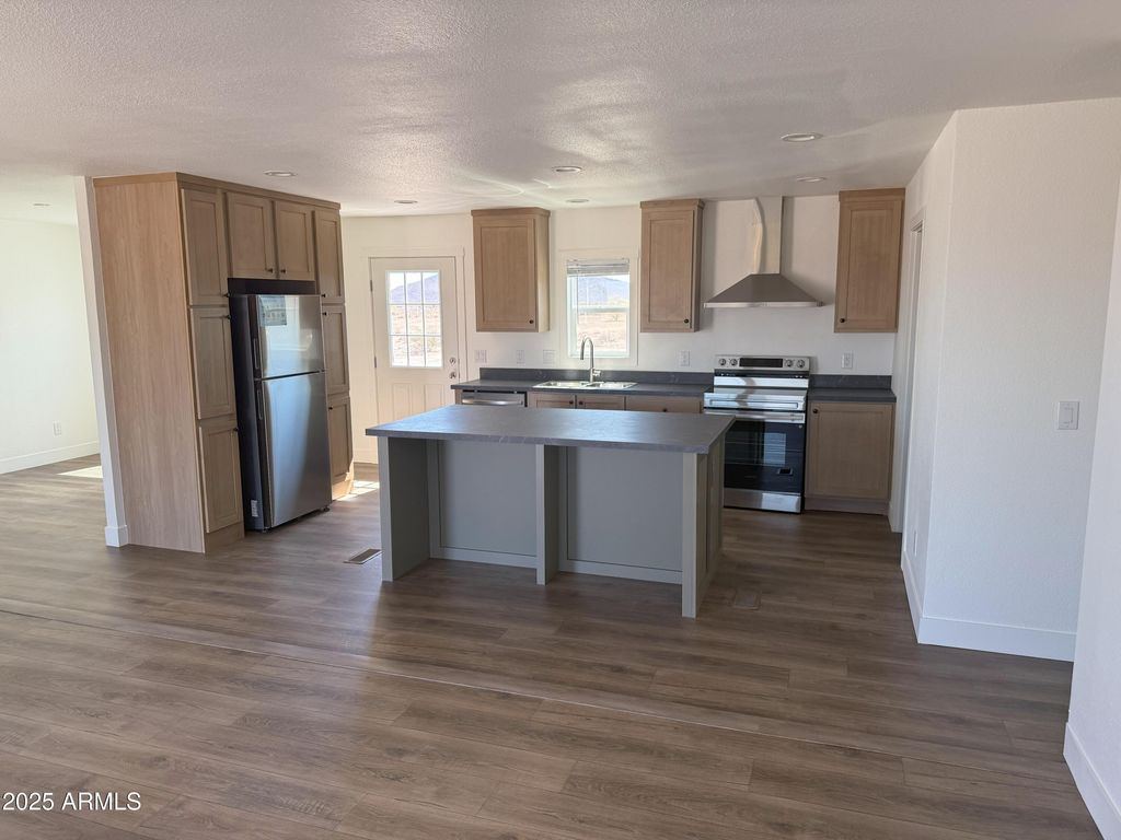 Image 3 of property listing at 40325 W HARRISON Street, Tonopah, AZ 85354