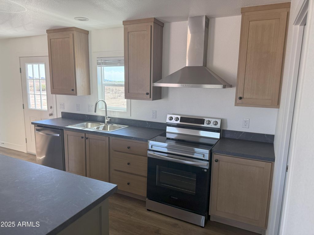 Image 5 of property listing at 40325 W HARRISON Street, Tonopah, AZ 85354