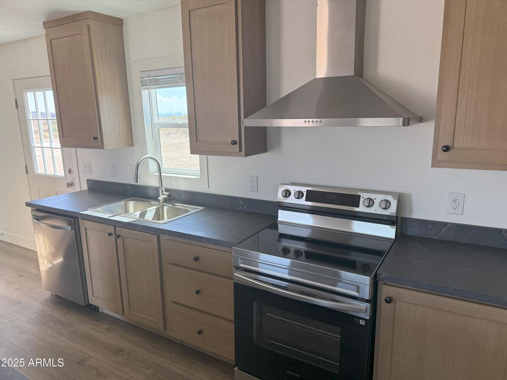 Image 7 of property listing at 40325 W HARRISON Street, Tonopah, AZ 85354