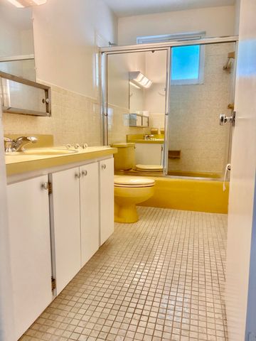 421 S LAKESIDE Drive 7, Lake Worth Beach, FL 33460