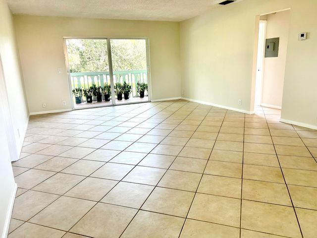 421 S LAKESIDE Drive 7, Lake Worth Beach, FL 33460