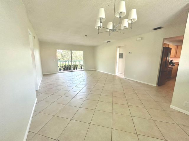 421 S LAKESIDE Drive 7, Lake Worth Beach, FL 33460