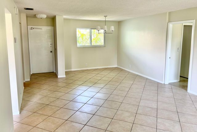 421 S LAKESIDE Drive 7, Lake Worth Beach, FL 33460