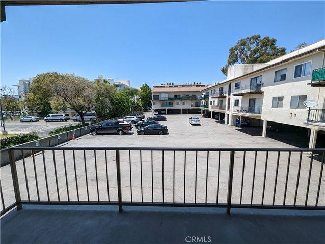 5460 White Oak G222, Encino, CA 91316