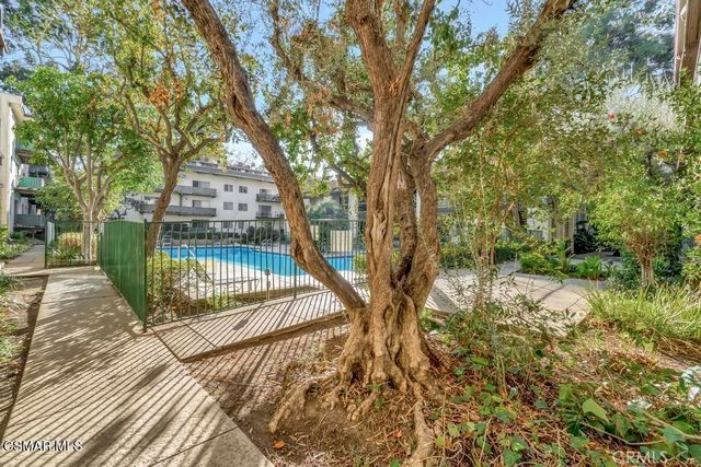 5460 White Oak G222, Encino, CA 91316