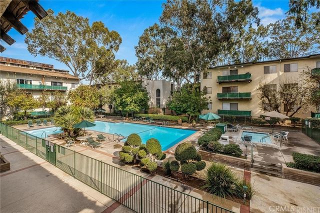 5460 White Oak G222, Encino, CA 91316