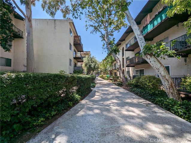 5460 White Oak G222, Encino, CA 91316