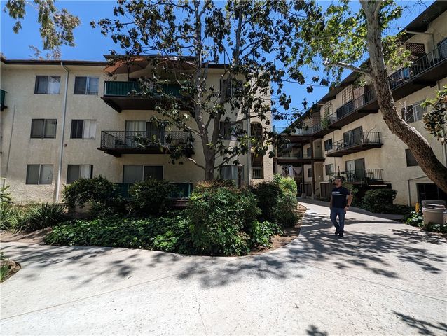 5460 White Oak G222, Encino, CA 91316