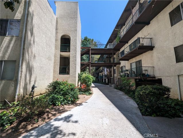 5460 White Oak G222, Encino, CA 91316