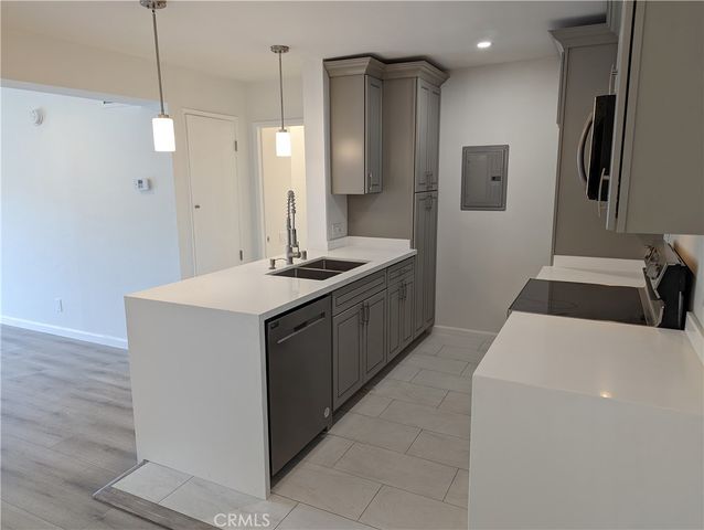 5460 White Oak G222, Encino, CA 91316