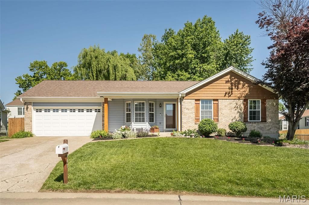 403 Pandora Court, St Peters, MO 63376