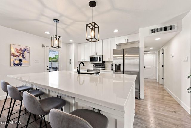 8601 E THORNWOOD Drive, Scottsdale, AZ 85251