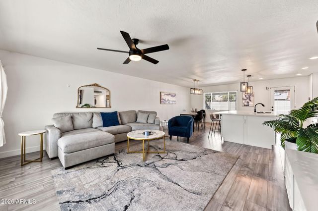 8601 E THORNWOOD Drive, Scottsdale, AZ 85251