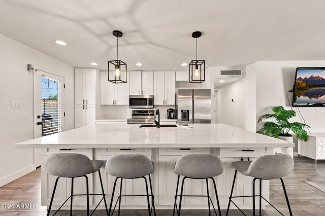 8601 E THORNWOOD Drive, Scottsdale, AZ 85251