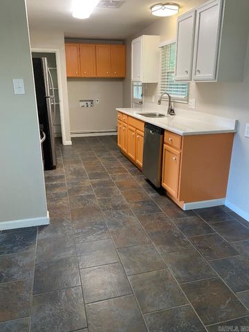 8815 Cloverhill, Little Rock, AR 72205