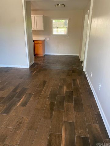 8815 Cloverhill, Little Rock, AR 72205