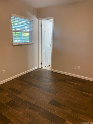 8815 Cloverhill, Little Rock, AR 72205