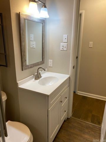 8815 Cloverhill, Little Rock, AR 72205