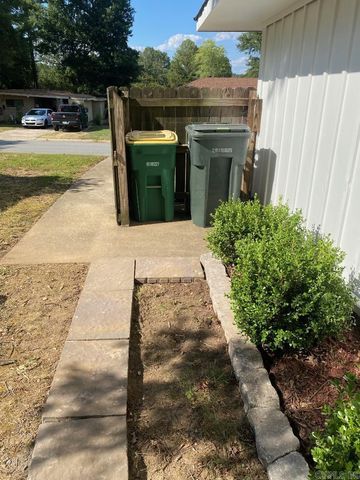 8815 Cloverhill, Little Rock, AR 72205